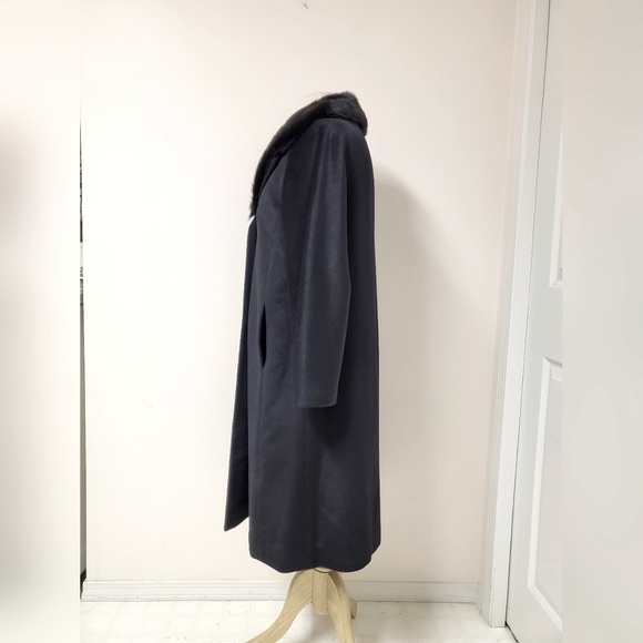 Vintage Black Coat with Fur Collar and Chinese Motif Lining - Picture 2 of 16